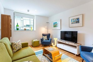 TV - Perfect Paddington Pad (London)