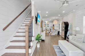 Living area - Lovely 2-bedroom house in ocean front resort. (Islamorada)