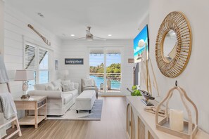 Interior - Lovely 2-bedroom house in ocean front resort. (Islamorada)