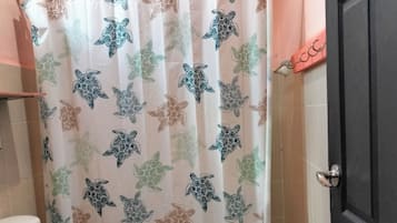 Habitación familiar con 1 cama matrimonial o 2 individuales, vista al jardín | Wifi gratis