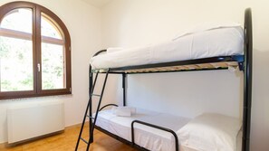 3 bedrooms, iron/ironing board, free WiFi, bed sheets