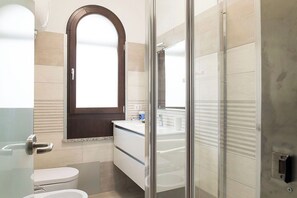 Shower, hair dryer, bidet, towels - Vacation home the wind rose Villa Angela -Panoramic-. (Sardegna)