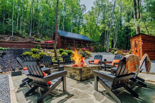 Starry Nights in the Smokey Mountains Hot Tub Pet Friendly