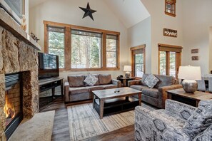 TV, fireplace, DVD player, stereo - NEW! Spacious, Updated Townhome with Private Garage (Breckenridge)