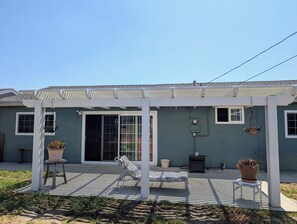 Terrace/patio - Spacious 4-bedroom house in superb Cypress with AC, WiFi (Cypress)