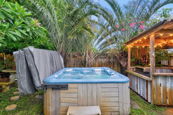 Outdoor spa tub