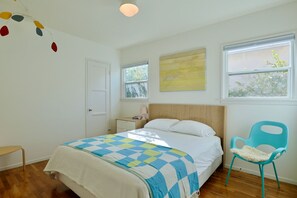 2 bedrooms, desk, iron/ironing board, travel cot