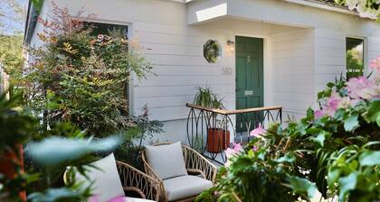 Fully remodeled charming 2Bed+ 2Bath Bungalow in iconic Venice Beach.