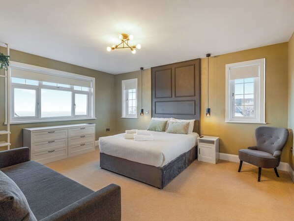 4 bedrooms, free WiFi, bed sheets