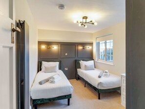 4 bedrooms, free WiFi, bed sheets