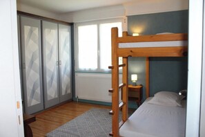 2 Schlafzimmer, BĂŒgeleisen/BĂŒgelbrett, BettwĂ€sche
