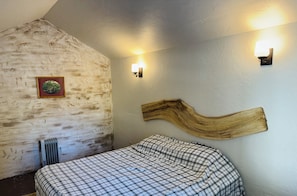 1 bedroom, bed sheets