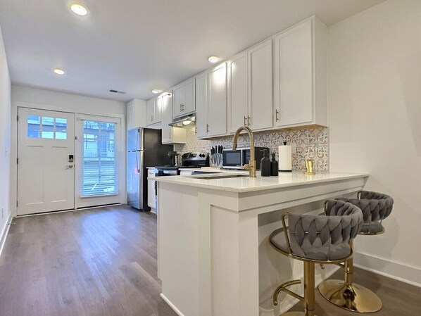 Fridge, microwave, oven, stovetop