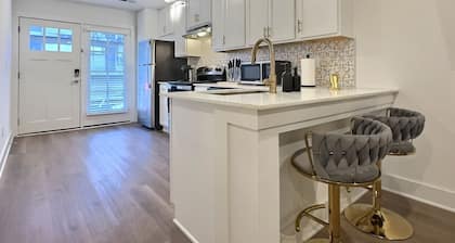 Eclectic Retreat in Heart of Downtown