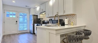 Eclectic Retreat in Heart of Downtown