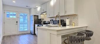 Eclectic Retreat in Heart of Downtown