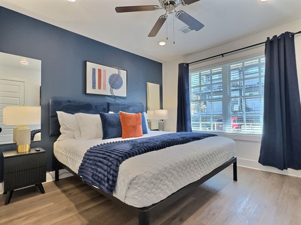 2 slaapkamers, een bureau, een strijkplank/strijkijzer, gratis wifi