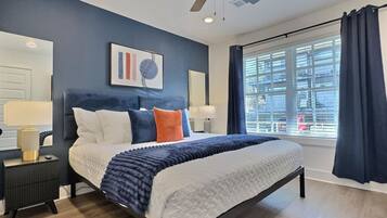 2 slaapkamers, een bureau, een strijkplank/strijkijzer, gratis wifi