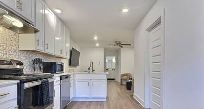 Eclectic Retreat in Heart of Downtown