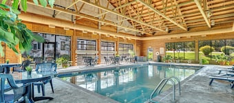 Sleeps 8! 2 Full Bath with Kitchenette!
