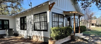 Cozy 2 BR Cottage with Inviting Sunroom, Spacious Yard and Ultimate Comfort