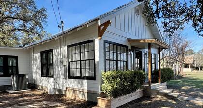 Cozy 2 BR Cottage with Inviting Sunroom, Spacious Yard and Ultimate Comfort