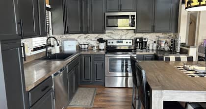 WALK TO BIMINI BEACH! 5 Bedrooms /3 Baths / Sleeps 10
