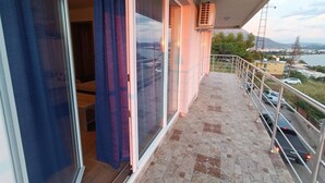 Unclassified image, 2 of 27, button - Cozy Apartment With sea View (Bar)