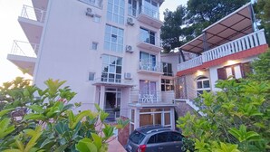 Unclassified image, 3 of 27, button - Cozy Apartment With sea View (Bar)