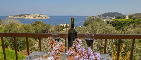 屋外ダイニングエリア