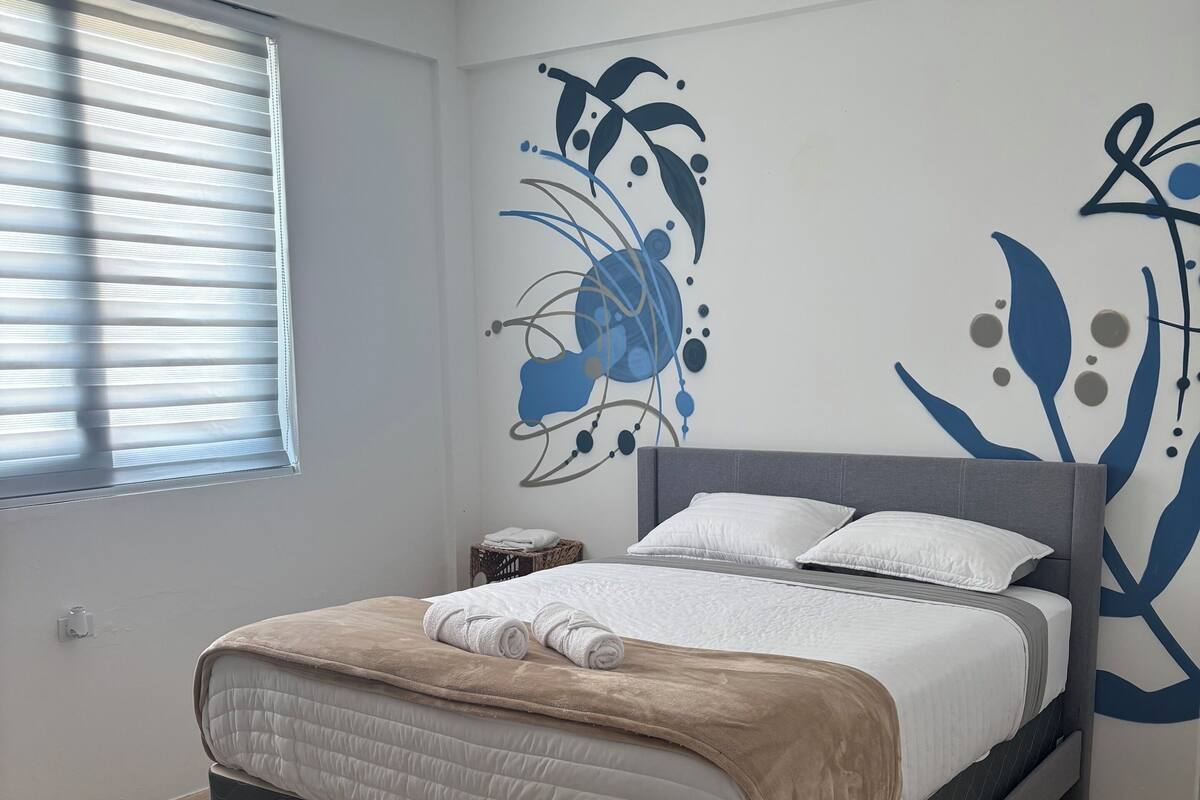 Basic Single Room | Desk, laptop workspace, WiFi (free)