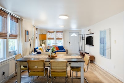 Private Retreat Near Seattle Port, Transit, Downtown & Stadiums! Free Parking