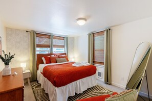 2 Schlafzimmer, Schreibtisch, Bügeleisen/Bügelbrett, WLAN