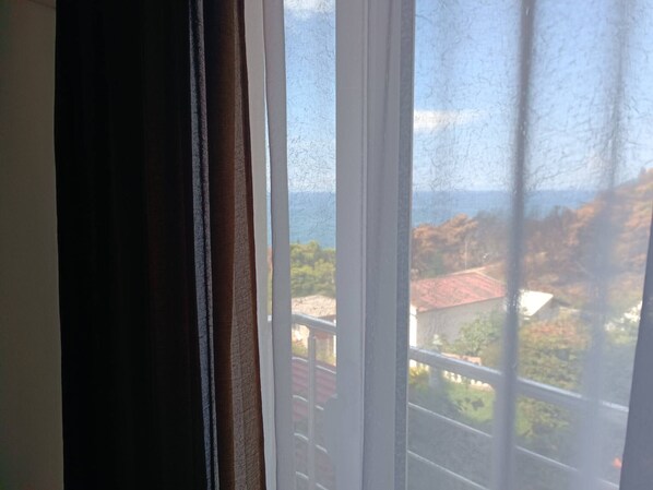 Apartment, 2 Bedrooms, Smoking, City View | 3 bedrooms