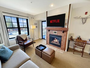 Smart-TV, Kamin, Tischfußball, Tischtennisplatte