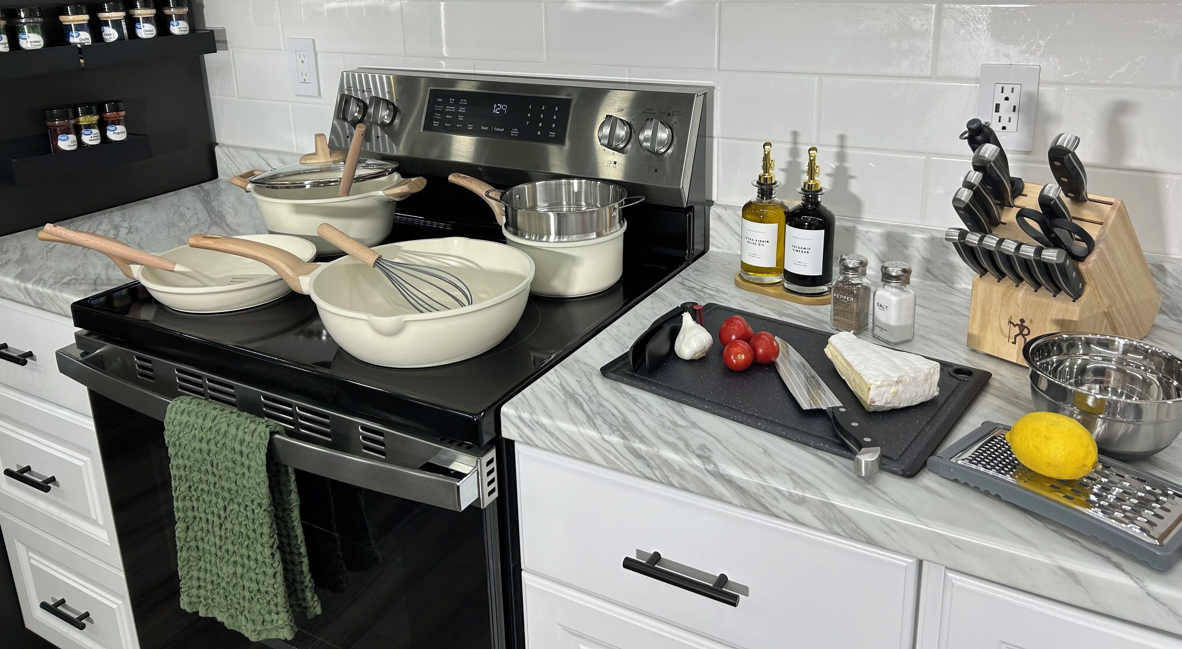 雪櫃、微波爐、焗爐、爐具