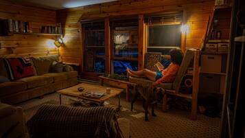 4-Bed Shared Dormitory with Shared Bathroom and Kitchen, Park View, Mountainside | リビング エリア