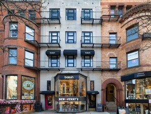 Exterior - Stylish Back Bay Retreat, Steps from Prudential (Boston)
