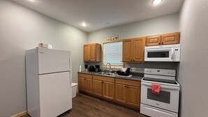 Private kitchen - Lighthouse Inn (Storm Lake)