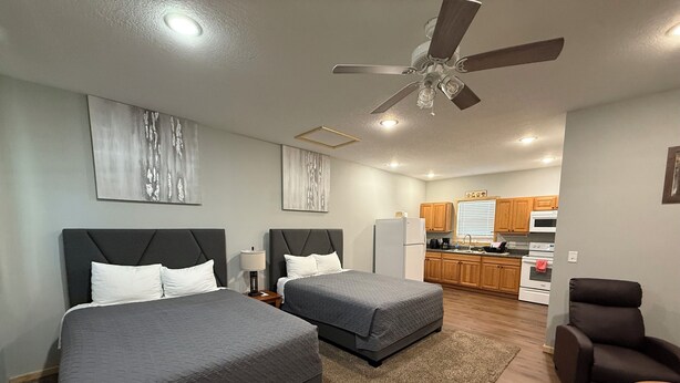 Room - Lighthouse Inn (Storm Lake)