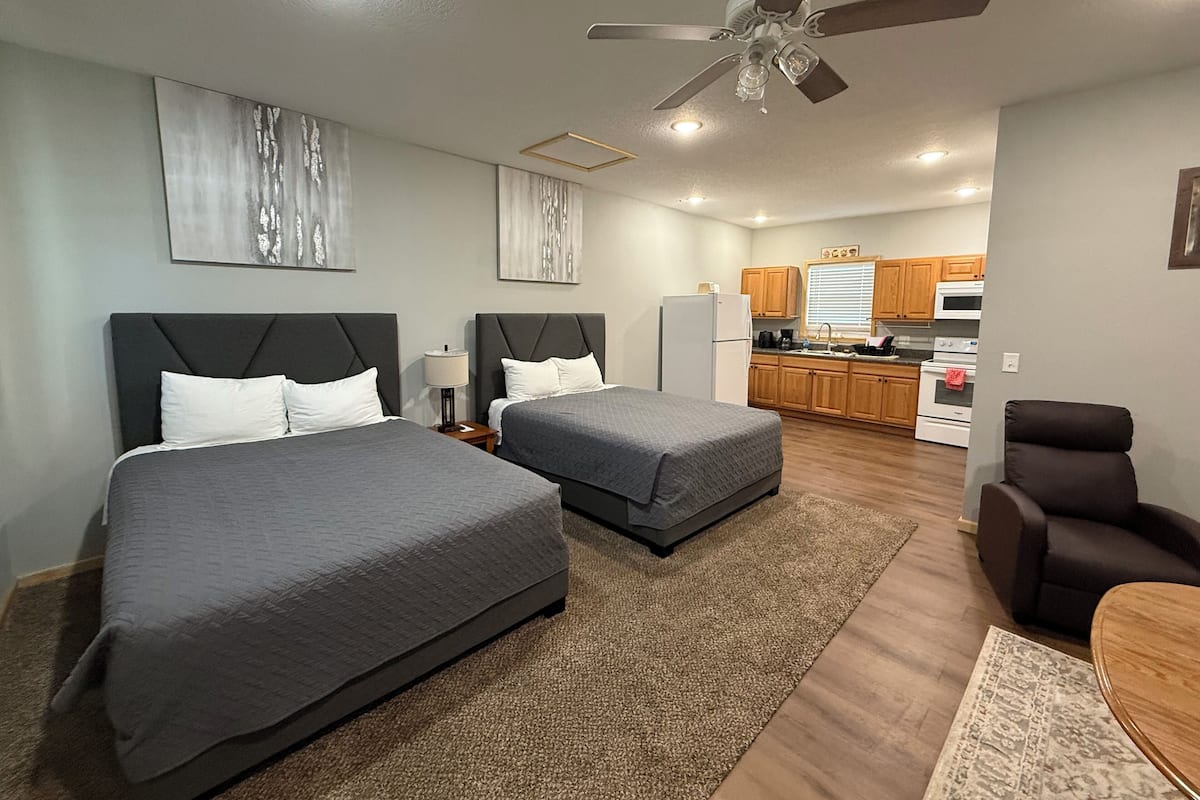 Deluxe Double Room | Free WiFi, bed sheets