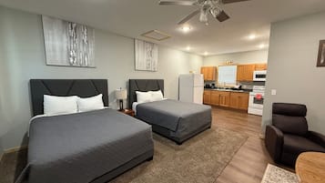 Deluxe Double Room | Free WiFi, bed sheets