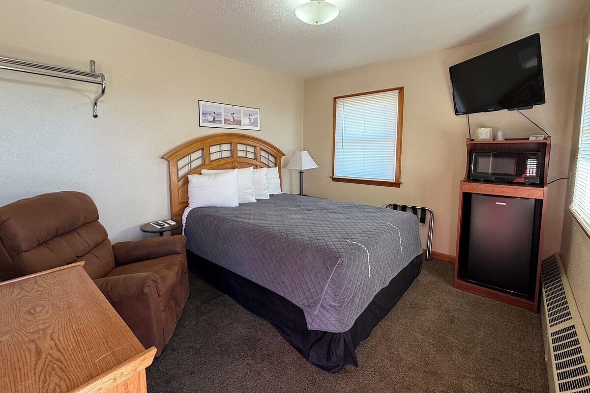 Deluxe Single Room | WiFi (free), bed sheets