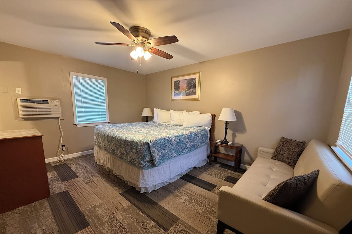 Superior Single Room | WiFi (free), bed sheets