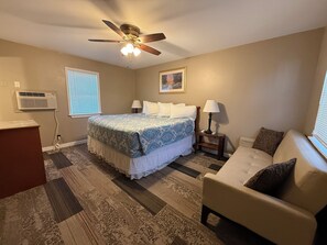 Superior Single Room | Free WiFi, bed sheets - Lighthouse Inn (Storm Lake)