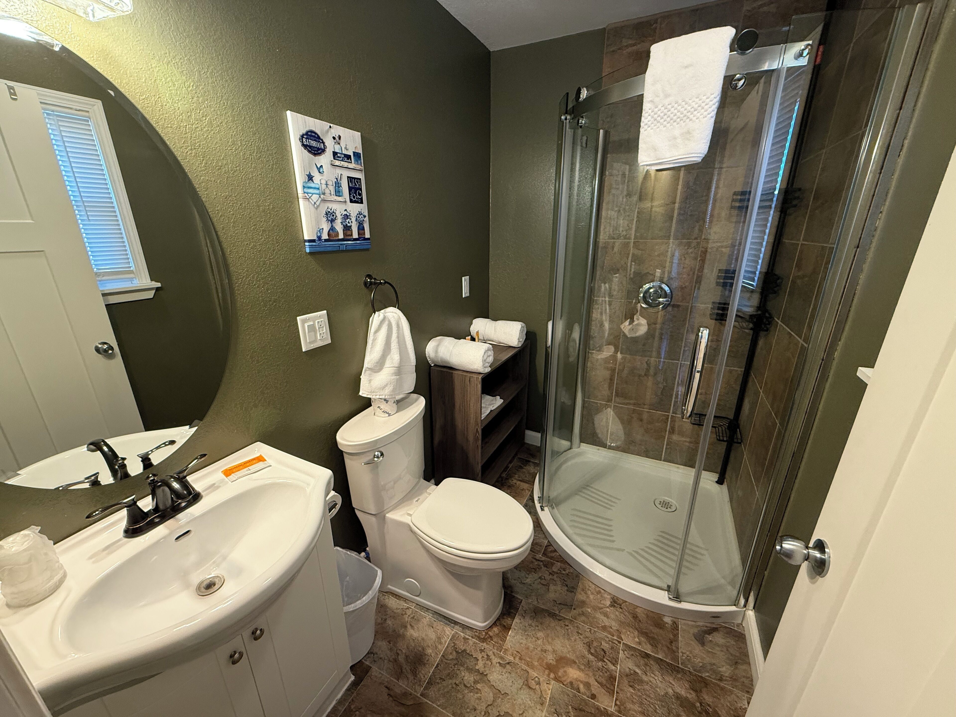 Superior Single Room | Bathroom | Towels, soap, shampoo, toilet paper