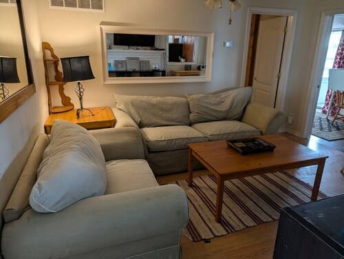 Charming 4-bedroom beach-front cottage Port Stanley with AC, WiFi