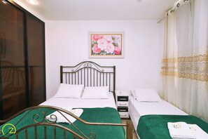 2 bedrooms, in-room safe, iron/ironing board, free WiFi