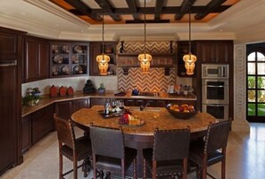 Private kitchen - Novaispania Viceroy Luxury Villa, 4BR/5BTH, Spacious, Infinity Pool, Ocean Views (Cabo DSan Lucas)