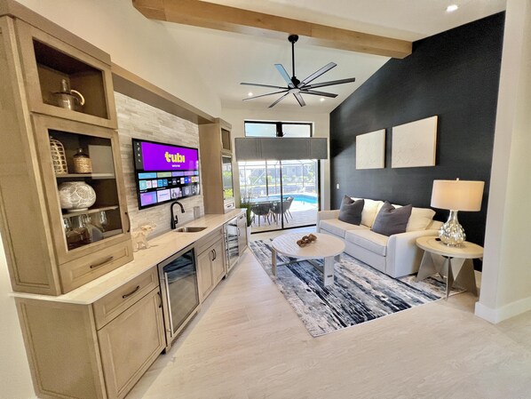 Smart TV, books, stereo - TOP FLORIDA's Villa Latitudes (Cape Coral)